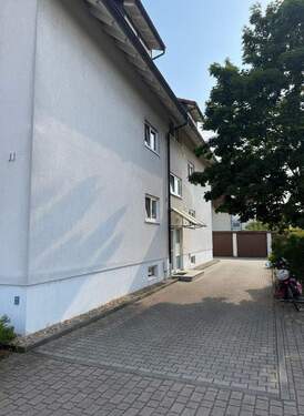 Hauseingang - VERMIETETE 3 RAUMWOHNUNG IN WEINBÖHLA