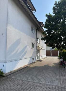 Hauseingang - 3 Zimmer Etagenwohnung zum Kaufen in Weinböhla