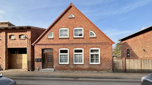 Hausansicht - 5 Zimmer Einfamilienhaus zum Kaufen in Schönberg