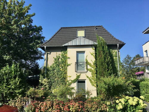 Haus mit Vorgarten - Doppelhaushälfte in ruhiger Sackgasse in Frankfurt-Ginnheim - provisionsfrei