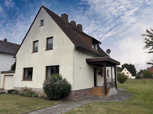 Straßenansicht - Solides 1- bis 2-Familienhaus in toller Lage