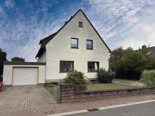 Garage - 5 Zimmer Einfamilienhaus zum Kaufen in Bad Oeynhausen