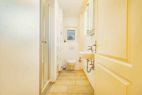 Gästebadezimmer mit Dusche - 