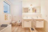 Hauptbadezimmer Doppelwaschbecken, WC & Bidet - 