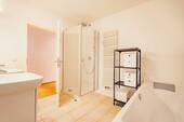 Hauptbadezimmer mit Dusche - 