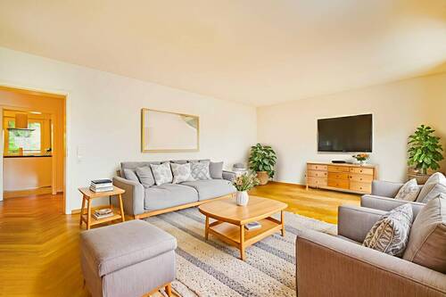 Wohnzimmer/ Staging - 5 Zimmer Etagenwohnung zum Kaufen in Freiburg im Breisgau