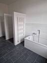 Badewanne und Dusche - 