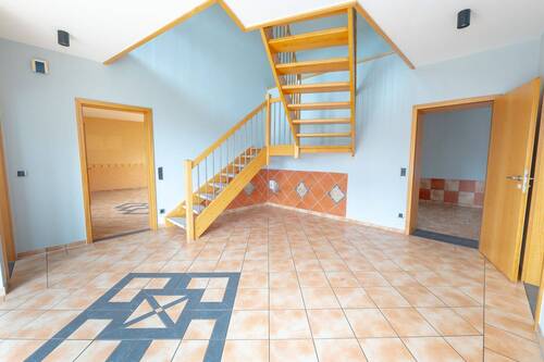 Flur - 4 Zimmer Mehrfamilienhaus, Wohnhaus zur Miete in Oerel-Barchel