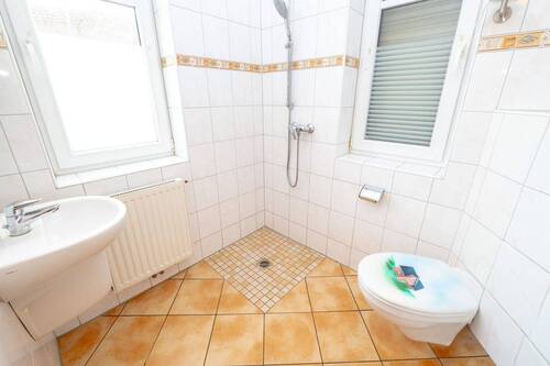 Gäste-WC - Mehrfamilienhaus, Wohnhaus mit 157,00 m&sup2; in Oerel-Barchel zur Miete