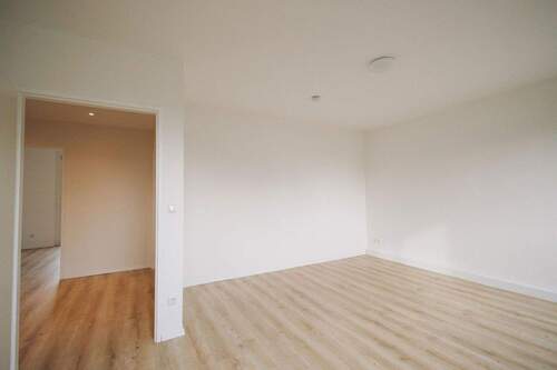 Wohnzimmer - 3 Zimmer Etagenwohnung zum Kaufen in Leonberg