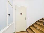 Treppenhaus Eingang WOhnung - 