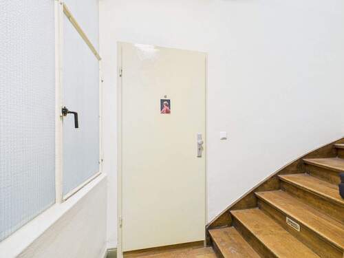 Treppenhaus Eingang WOhnung - 