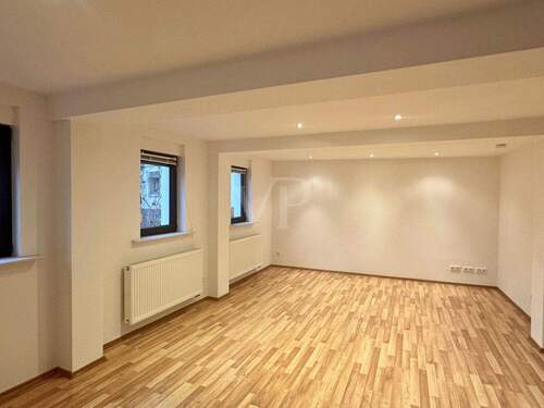 Großzügiges Wohnzimmer 