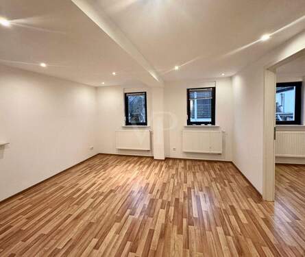 Zimmer mit anschließender Ankleide 