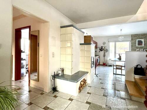 Großes Wohnzimmer mit Kaminofen - Einfamilienhaus mit 117,00 m&sup2; in Schulzendorf zum Kaufen