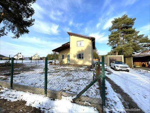 Einfamilienhaus mit Garage - 