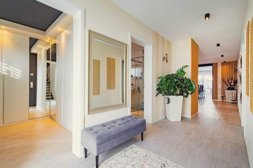 Eingangsbereich - 6 Zimmer Einfamilienhaus zum Kaufen in Rust