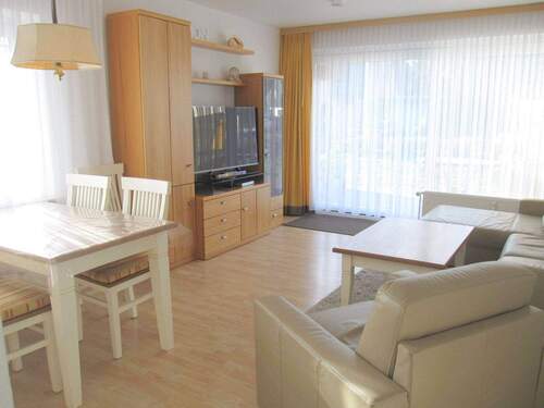 Essbereich und TV-Schrankwand - 