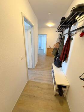 Geräumiger Flur, willkommen zu Hause - Etagenwohnung mit 76,50 m&sup2; in Berlin zur Miete