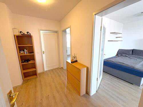 Heller Flur mit stilvollem Ambiente - 