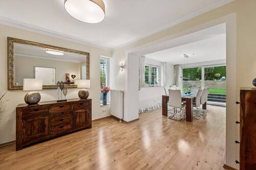 Blick in den Essbereich - Einfamilienhaus mit 190,00 m&sup2; in Bonn zum Kaufen