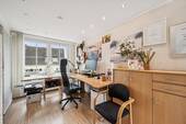 Büro mit separatem Eingang und WC - 