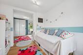  Kinderzimmer 2 mit Zugang zum Balkon - 