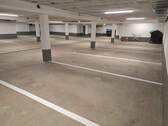 Tiefgarage - Motorradstellplatz mit Auto-Motorradaufzug in Fuhlsbüttel zu vermieten