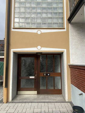Haustür - Mehrfamilienhaus, Wohnhaus mit 220,00 m² in Neu-Ulm / Pfuhl zum Kaufen