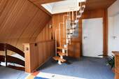 DG Flur mit Raumspartreppe.jpg - 