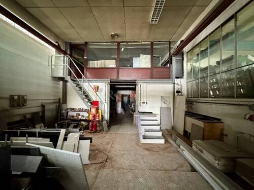 Zugang zu Büro und Ausstellungsflächen - 