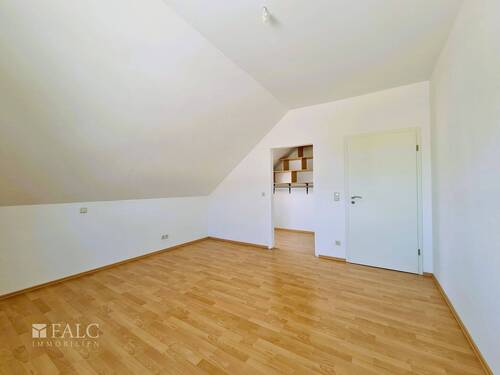 Schlafzimmer mit Ankleideraum - 