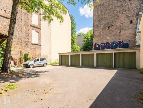 Garage - (KI generiert) - 2 Zimmer Etagenwohnung in Berlin