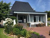 Rückansicht - Freistehendes Architektenhaus mit drei zusätzlichen Wohnungen in Strandnähe