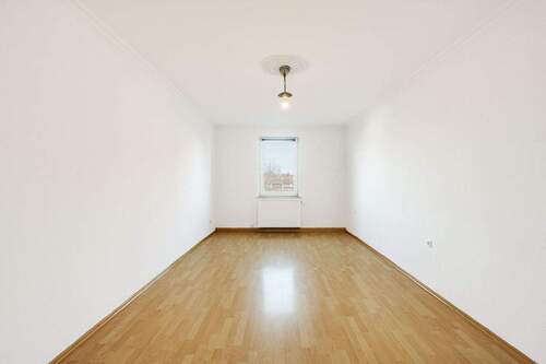 Wohnzimmer - 2 Zimmer Etagenwohnung zum Kaufen in München