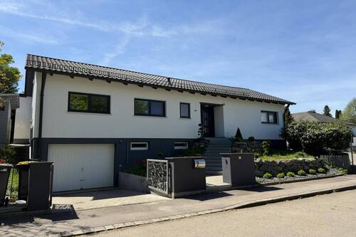 Hausansicht Garage - 