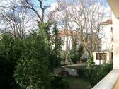 Blick vom Balkon in den Park - 