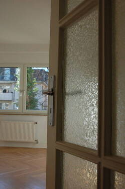 Foto renovierte Nachbarwohn. - Etagenwohnung mit 85,00 m² in Frankfurt am Main zum Kaufen