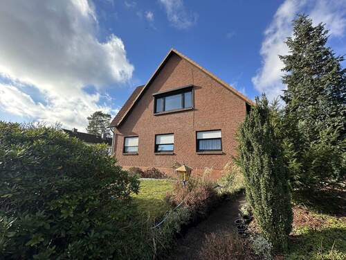 Zugang zum Haus - 7 Zimmer Einfamilienhaus zum Kaufen in Hambühren