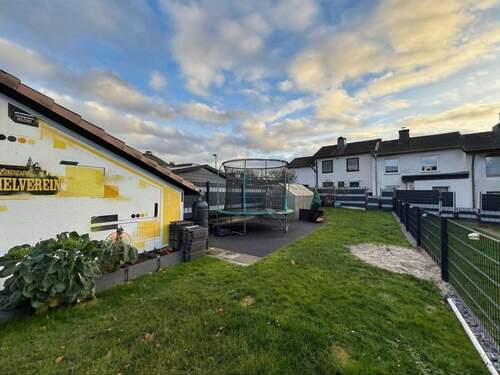 Blick vom Haus in den Garten - 3 Zimmer Reihenmittelhaus in Bochum