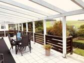 5. Terrasse und Hauseingang - 