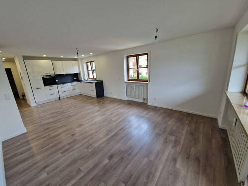 Bild 1 - Prov. frei, sanierte 2-Zi.-Wohnung in Freilassing, 1. OG, Balkon, gr. Keller, Lift