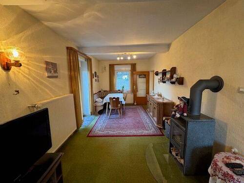 Blick ins Esszimmer - 