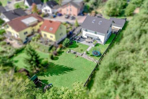 Luftbild - Modernes Einfamilienhaus - einziehen und zuhause sein!