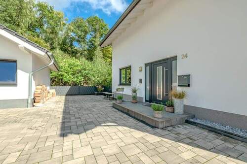 Eingang - 5 Zimmer Einfamilienhaus in Windhagen