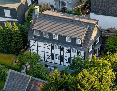 Luftaufnahme - Historisches Fachwerk-Juwel: Zwei Seelen, ein Zuhause - Ihr Projekt mit Generationen-Potenzial