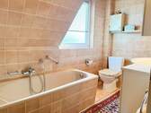 Wannenbad im Dachgeschoss - 