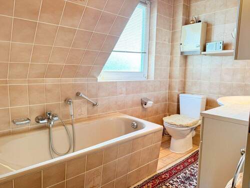 Wannenbad im Dachgeschoss - 