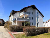 Wohnzimmer - Neuer PREIS!! Lichtdurchflutete Dachgeschosswohnung mit Balkon und Garage!