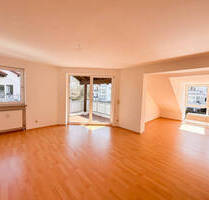 Neuer PREIS!! Lichtdurchflutete Dachgeschosswohnung mit Balkon und Garage! - Coburg / Cortendorf